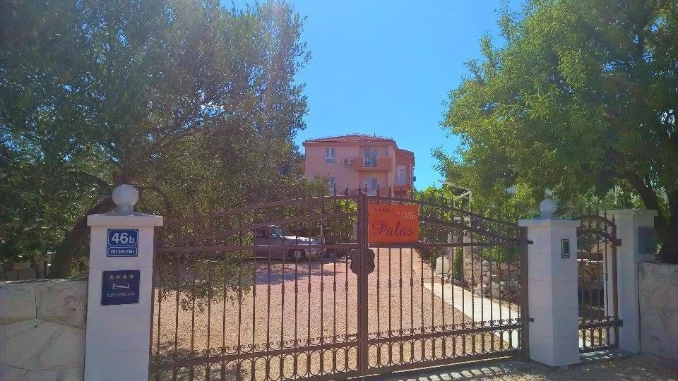 Villa Palas Apartments Рогозница Экстерьер фото